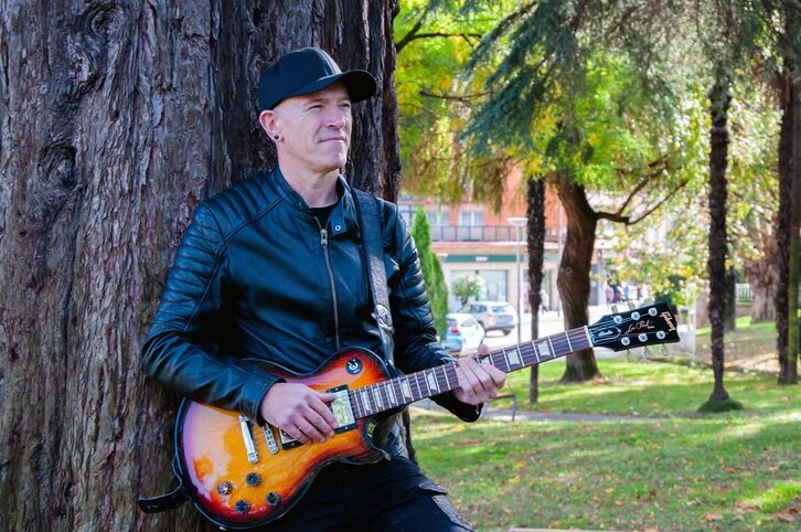 Nax Agirre musikariak positibo izateko jarrerari diskoa eskaini dio.