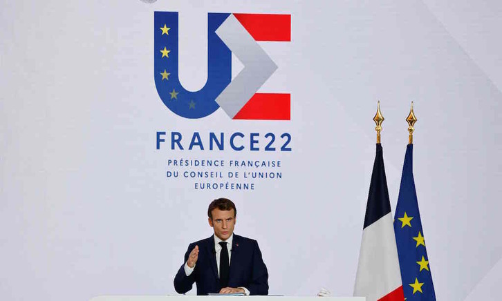 Emmanuel Macron, durante su comparecencia en París para presentar las prioridades de la presidencia francesa del Consejo de la Unión Europea. (LUDOVIC Marin/AFP)