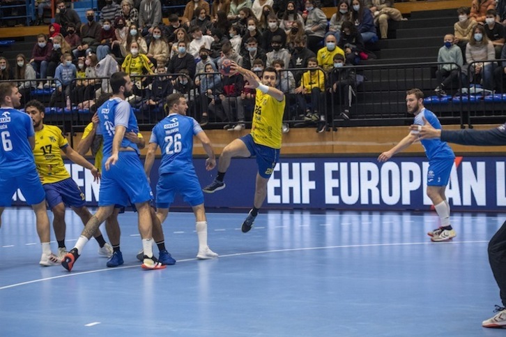 Benidormen Wisla Plocken aurka azken minutuetan jorraturiko bidea segi nahi du Bidasoa-Irunek. (Gorka RUBIO / FOKU)