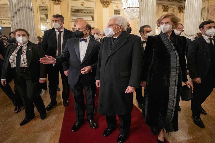 El presidente italiano Sergio Mattarella durante la visita al Teatro alla Scala. (Quirinale Press Office/AFP)