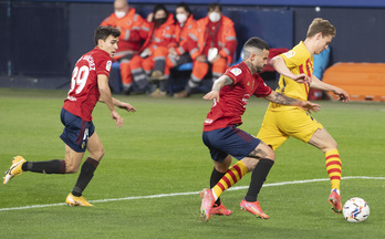Duelo entre Osasuna y Barcelona de la temporada pasada en El Sadar. (Jagoba MANTEROLA / FOKU)