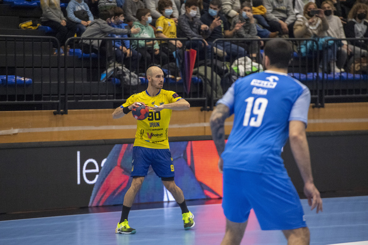 Adrián Fernández, en la imagen en el duelo frente a Wisla Plock, ha marcado dos goles en Benidorm. (Gorka RUBIO/FOKU)