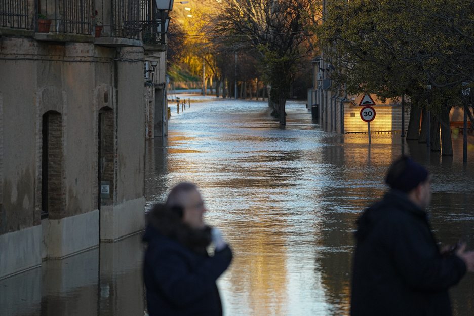 Calles anegadas en Tutera. (Jagoba MANTEROLA/FOKU) Calles anegadas en Tutera. (Jagoba MANTEROLA/FOKU)