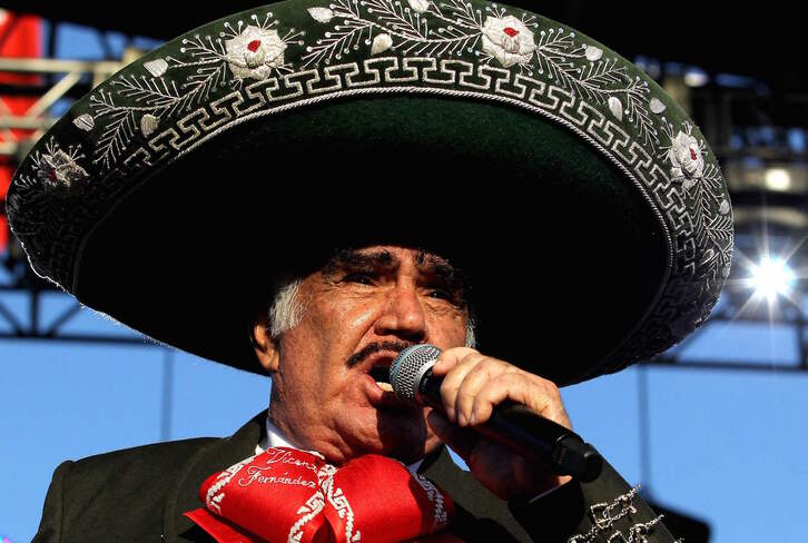 Vicente Fernández, durante una actuación en Guadalajara en octubre de 2019. (Ulises RUIZ/AFP)