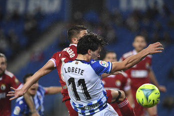 Julen Lobete ha peleado mucho como delantero centro, pero no ha estado acertado en el remate. (Jon URBE/FOKU)