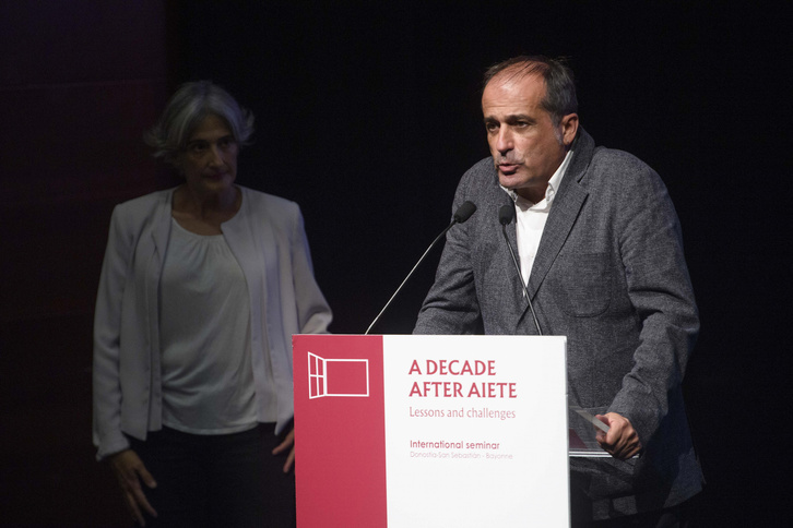 Foro Sozialeko Nekane Altzelai ETA Agus Hernan, Aieteko 10. urteurrenean. (Jon URBE | FOKU)