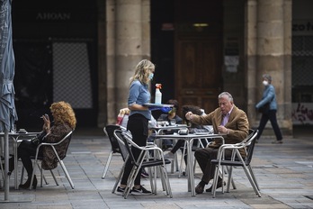 En los bares tradicionales no se pediría el pasaporte covid. (Idoia ZABALETA/FOKU)