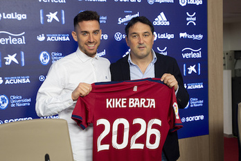 Kike Barja se siente feliz en Osasuna y quiere continuar como rojillo más allá de 2026. (Iñigo URIZ/FOKU)