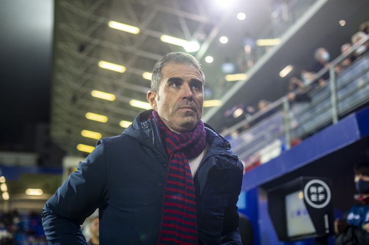 Gaizka Garitano espera que su equipo muestre fuera de casa la misma imagen que da en Ipurua. (Jaizki FONTANEDA/FOKU)