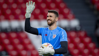 Parada de Unai Simón a Benzema en el partido de esta temporada. (@AthleticClub)