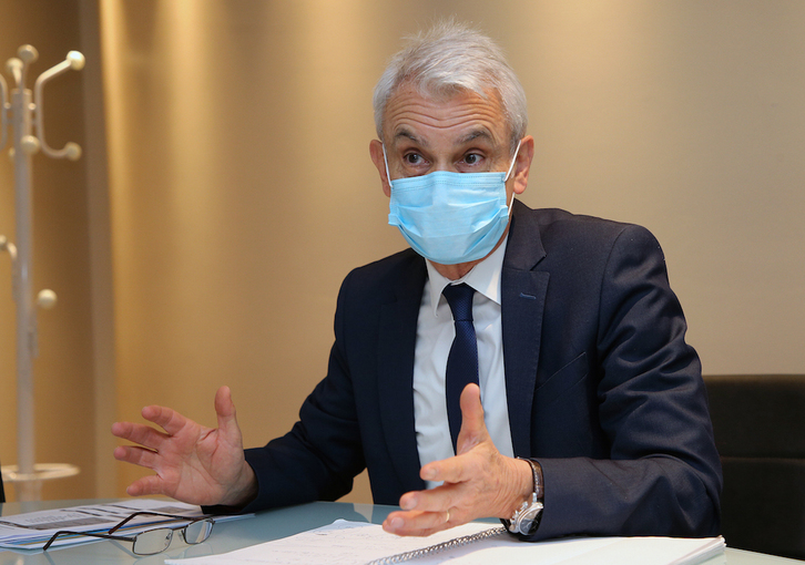 Michel Glanes, director del Hospital de Baiona, se jubila el próximo fin de semana. (Bob EDME)