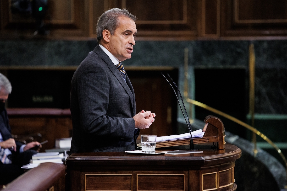 El diputado de Vox Julio Utrilla, durante su intervención. (Alejandro MARTÍNEZ/EUROPA PRESS)