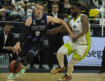 Superada la gripe, Ludde Hakanson estará frente al Breogán. (Monika DEL VALLE /FOKU)