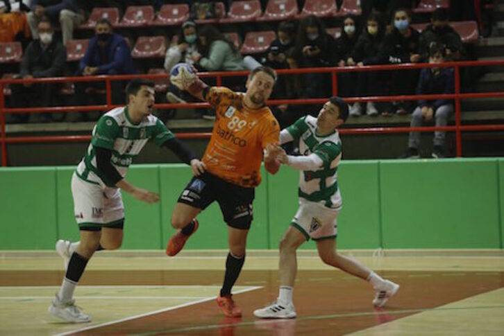 Anaitasuna se ha deshecho sin problemas del Torrelavega y continúa vivo en la Copa. (TORRELAVEGA)