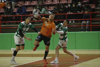 Anaitasuna se ha deshecho sin problemas del Torrelavega y continúa vivo en la Copa. (TORRELAVEGA)