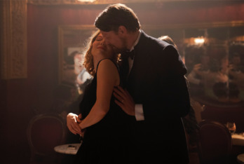 Léa Seydoux y Gijs Naber como la joven parisina y el viejo marinero. (NAIZ)