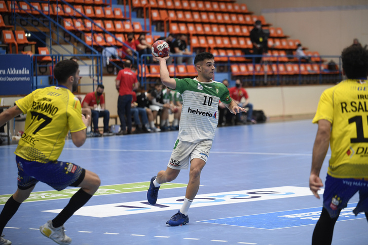 Ander Torriko en una imagen de un derbi en Artaleku. (Gorka RUBIO/FOKU)