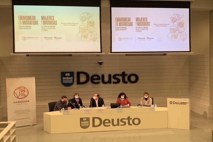 Deustoko Unibertsitatean ospatutako ‘Covid-19 esperientzia’ mahai ingurua. (NAIZ)