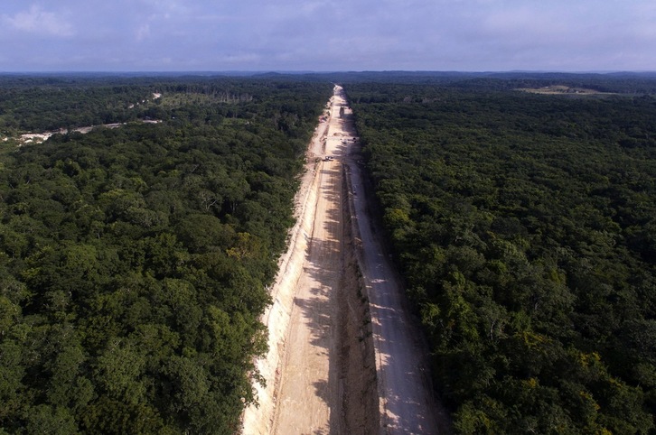 Vista aérea de la construcción del Tren Maya en Escarcega, en el estado mexicano de Campeche. (Pedro PARDO/AFP)