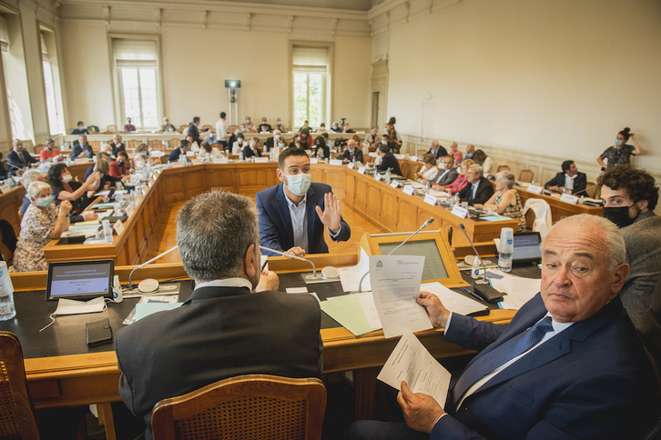 Jean-Jacques Lasserre ha sacado adelante su propuesta en la reunión del consejo departamental, en Pau. (Guillaume FAUVEAU)