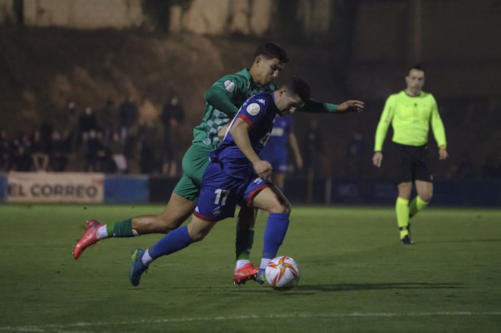 Amorrortu, autor del gol zornotzarra en la primera ronda, ha sido el jugador más activo ante el Almería aunque hoy no ha marcado. (Aritz LOIOLA/FOKU)