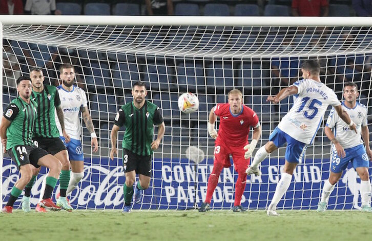 Han pasado dos meses de la última victoria liguera del Eibar a domicilio, en Tenerife. Este sábado probará en otra isla. (LALIGA)