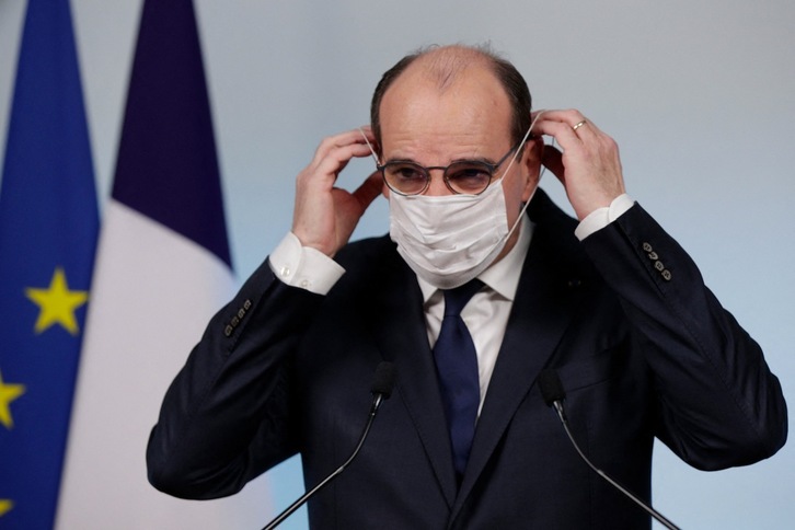 El primer ministro francés, Jean Castex, ha comparecido ante la prensa este viernes tras la reunión del Consejo de Defensa en la que se ha analizado la situación de la pandemia. (Geoffroy VAN DER HASSELT/AFP)