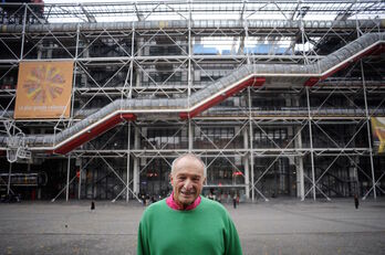El arquitecto británico Richard Rogers, ante una de sus creaciones, el Centro Pompidou de París. (Martin BUREAU/AFP)