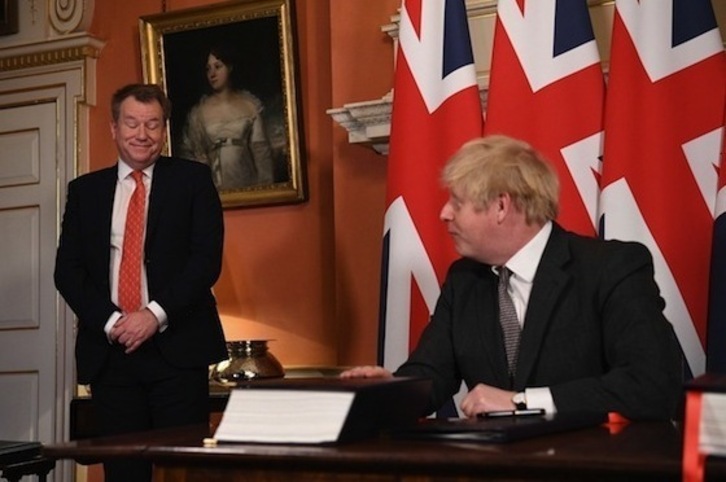 David Frost, junto a Boris Johnson, en una imagen de archivo. (Leon NEAL/AFP)