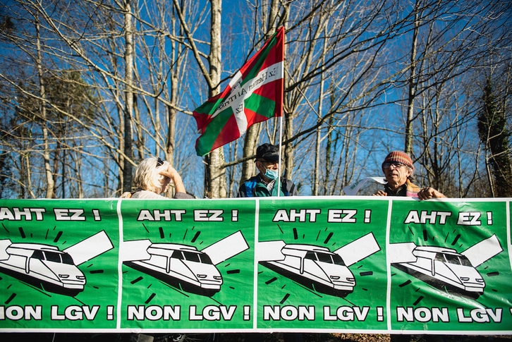 La coordinadora Cade ha celebrado una marcha, este 19 de diciembre, entre Ahetze y Senpere. (Guillaume FAUVEAU)