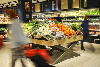 En Navidad, el consumo de productos frescos como la fruta, la hortaliza y el pescado siguen siendo la base de la cesta de la compra.