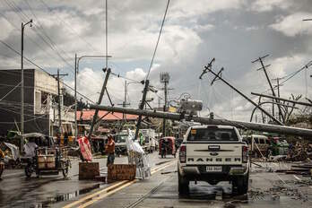 Hainbat kalte eragin ditu Rai tifoiak Filipinetan. (Ferdinandh CABRERA / AFP) 