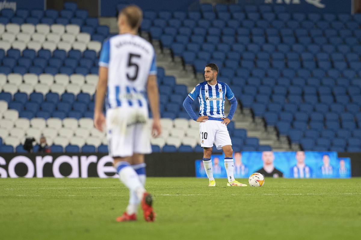 El jugador txuri-urdin Roberto López lamenta un gol encajado. (Gorka RUBIO/FOKU)