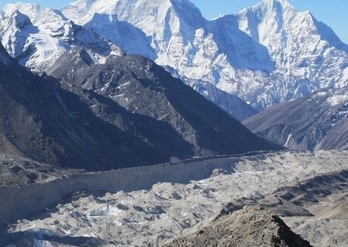 El derretimiento acelerado de los glaciares del Himalaya amenaza el suministro de agua de millones de personas en Asia. (UNIVERSIDAD DE LEEDS/EUROPA PRESS)