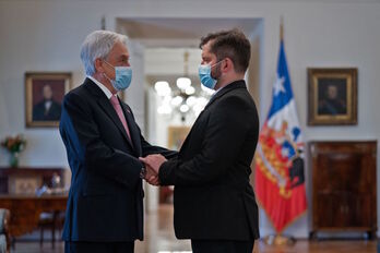 Sebastián Piñera recibió ayer a Gabriel Boric en el Palacio de la Moneda, donde mantuvieron una larga reunión. (Marcelo SEGURA/PRESIDENCIA DE CHILE/AFP)