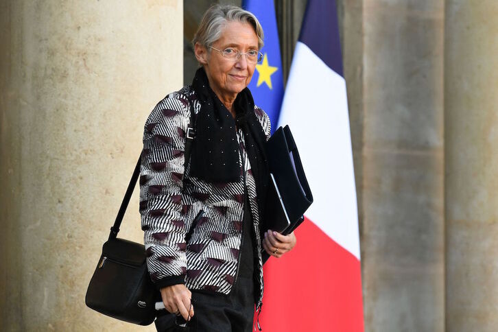 Borne ha anunciado como preceptiva a partir de enero una medida que ya aconsejó el Gobierno a principios de este mes. (Bertrand GUAY/AFP).