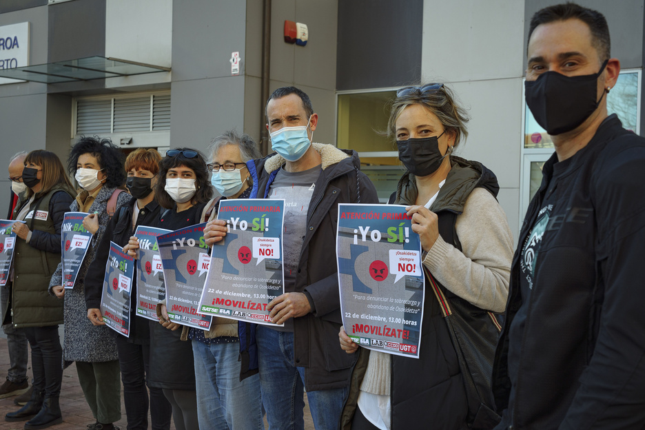 Miembros de EH Bildu también se han sumado a las concentraciones a favor de una Atención Primaria de calidad. (Aritz LOIOLA/FOKU) Miembros de EH Bildu también se han sumado a las concentraciones a favor de una Atención Primaria de calidad. (Aritz LOIOLA/FOKU)