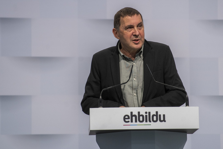Arnaldo Otegi ha comparecido esta mañana en la sede de Donostia. (Gorka RUBIO / FOKU)