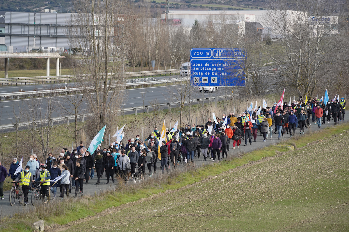 Sareren martxa Zaballako espetxera. (Jagoba MANTEROLA / FOKU) Sareren martxa Zaballako espetxera. (Jagoba MANTEROLA / FOKU)