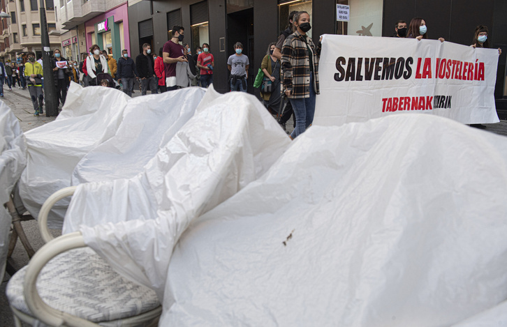 Terraza cerrada y denuncia de la hostelería en Iruñea, en una fase anterior de la pandemia. 