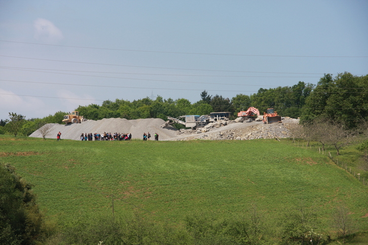 Vertido ilegal de rocas en Belartza Goikoa. 