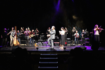 Carlos Nuñez llenó el lunes en Gasteiz, con su actuación en Aitzina Folk.