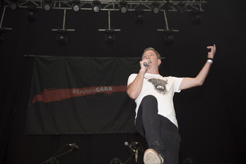 Jon Maia, en el concierto de 2019 contra el explio de Gara. Su gira de presentación de «kantu bat gara» se ha visto afectada por las medidas sanitarias.