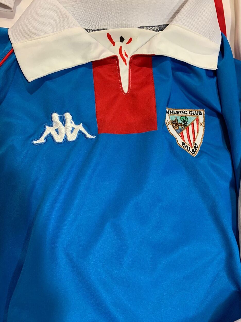 Athleticen kamiseta urdina.