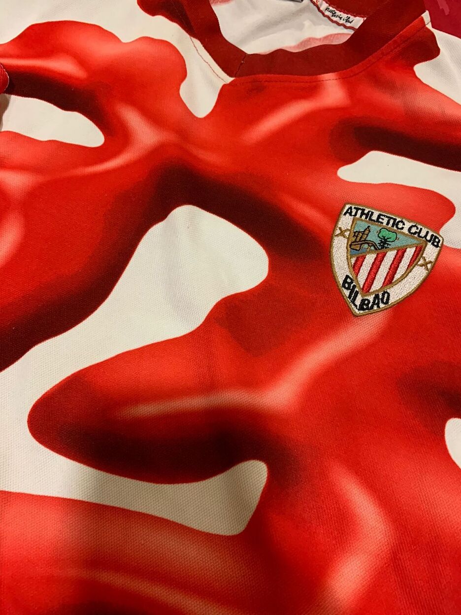 2004-2005 denboraldiko Athleticen kamiseta gogoangarria.