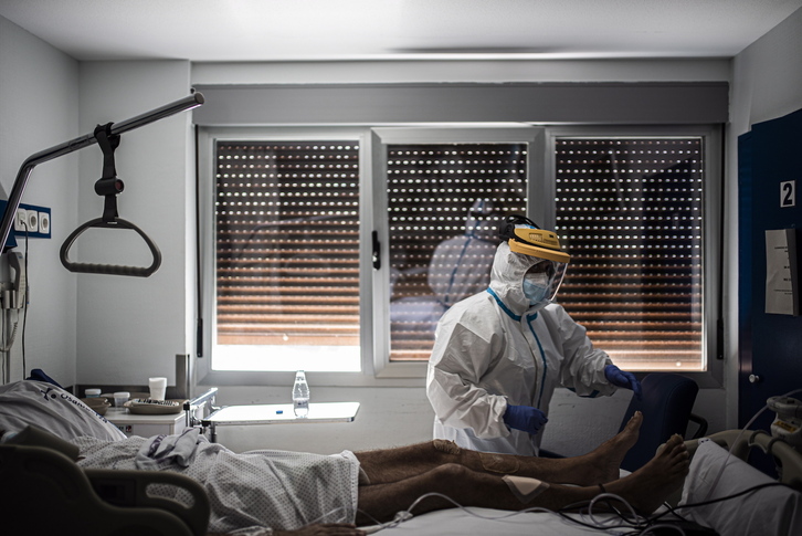 Imagen de archivo de un enfermo de covid en el Hospital de Galdakao-Usansolo.