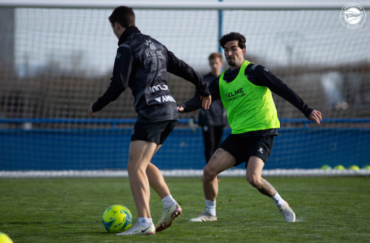 Jason ha completado su primer entrenamiento con el equipo.