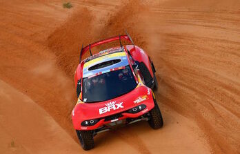 Sebastien Loeb ha ganado la tercera etapa y promete dar mucha guerra a Al-Attiyah.