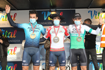 Los hermanos Izagirre y Jonathan Lastra, que coparon el podio en el Campeonato de Euskadi, han superado a los especialistas vascos.