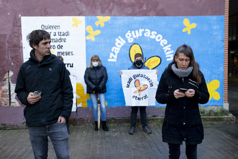 Izadi Gurasoekin Etxera’ plataformaren prentsaurrekoa, Burlatan. 
